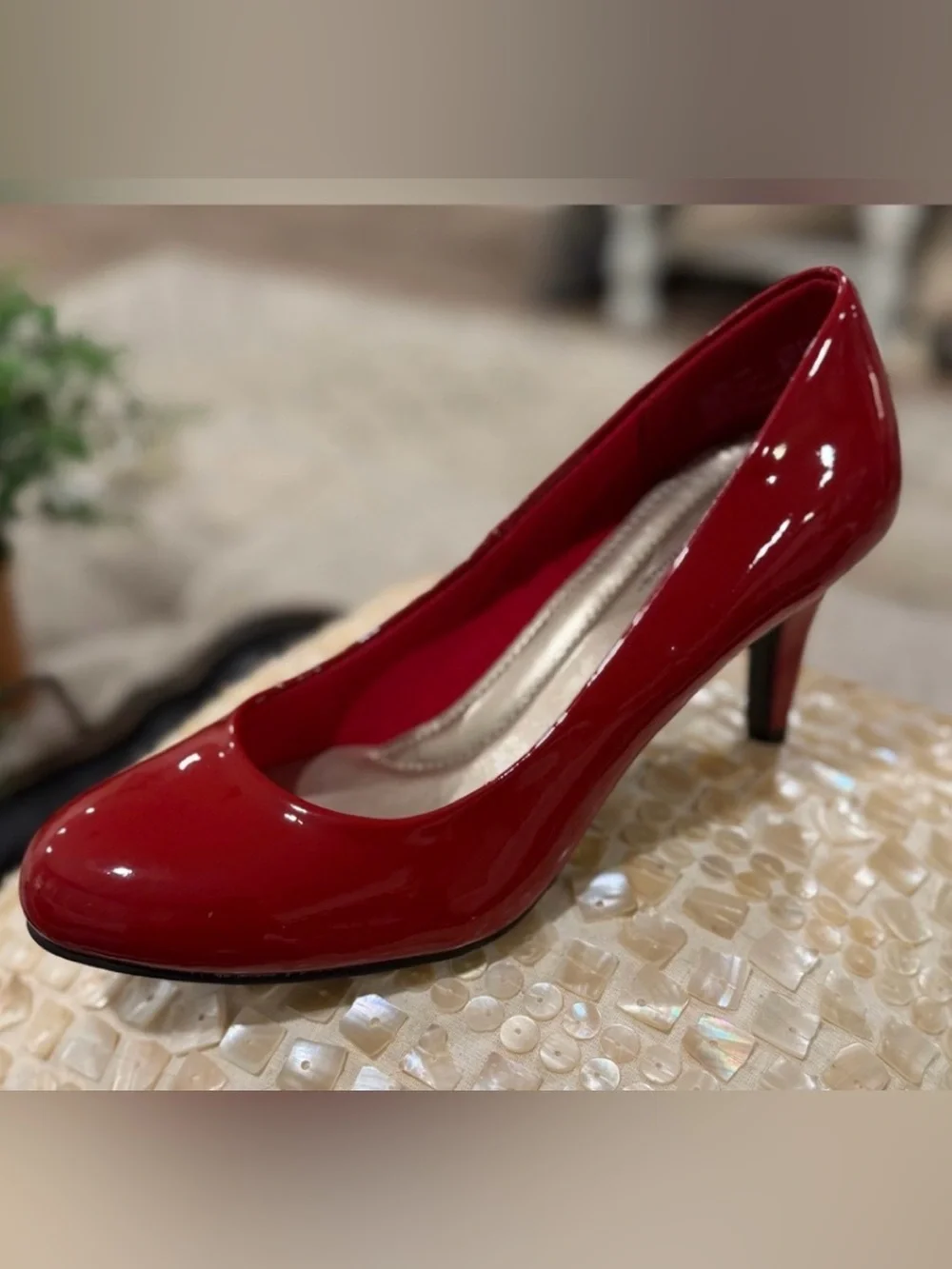 NIB- comfort plus by Predictions Red Patent Mid Heel Pumps - Picture 1 of 4